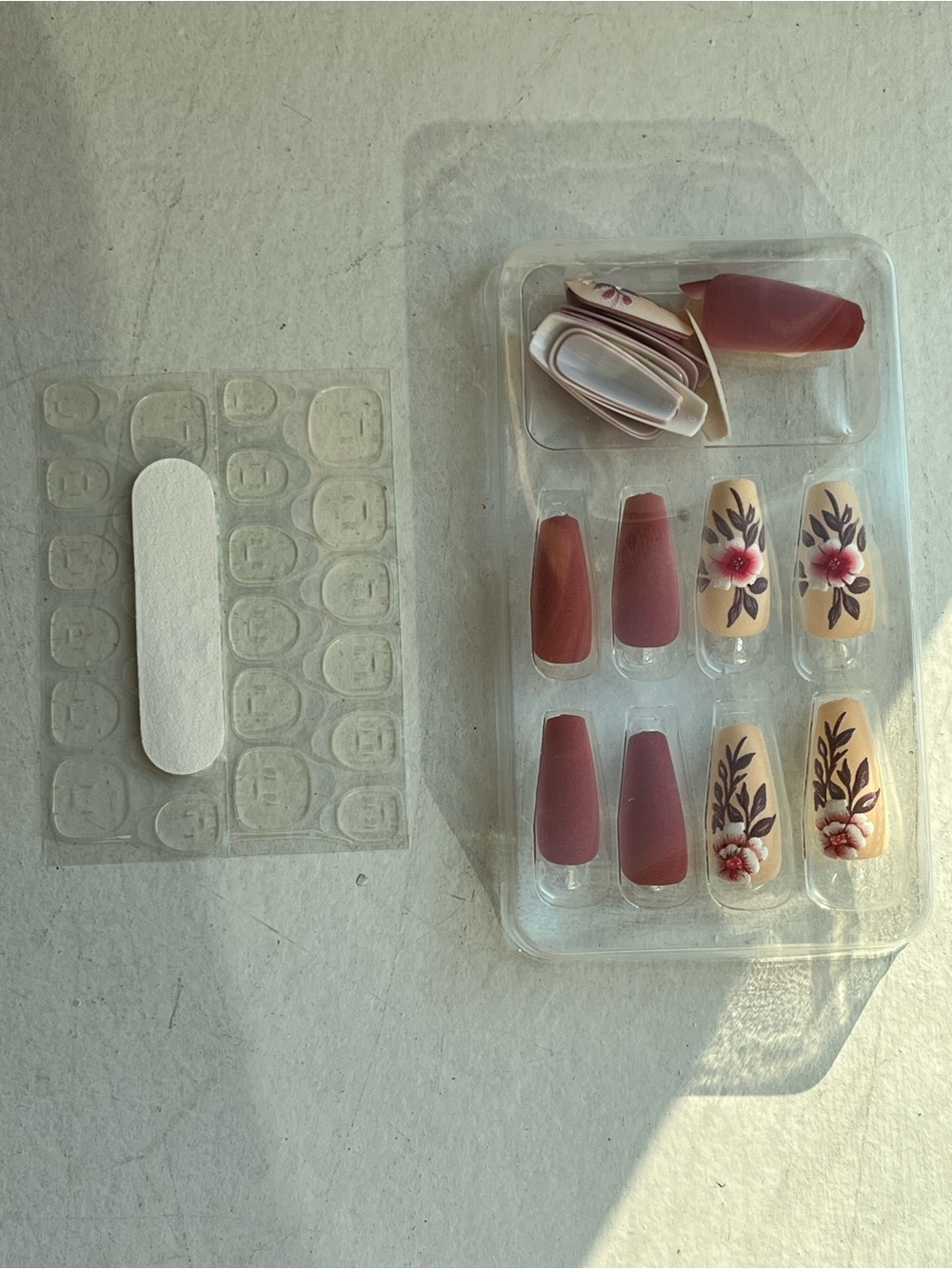 NIB 24Pcs Flora Press On Nail